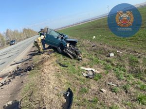 Водитель легковушки скончался в ДТП с грузовым автомобилем на трассе в Татарстане