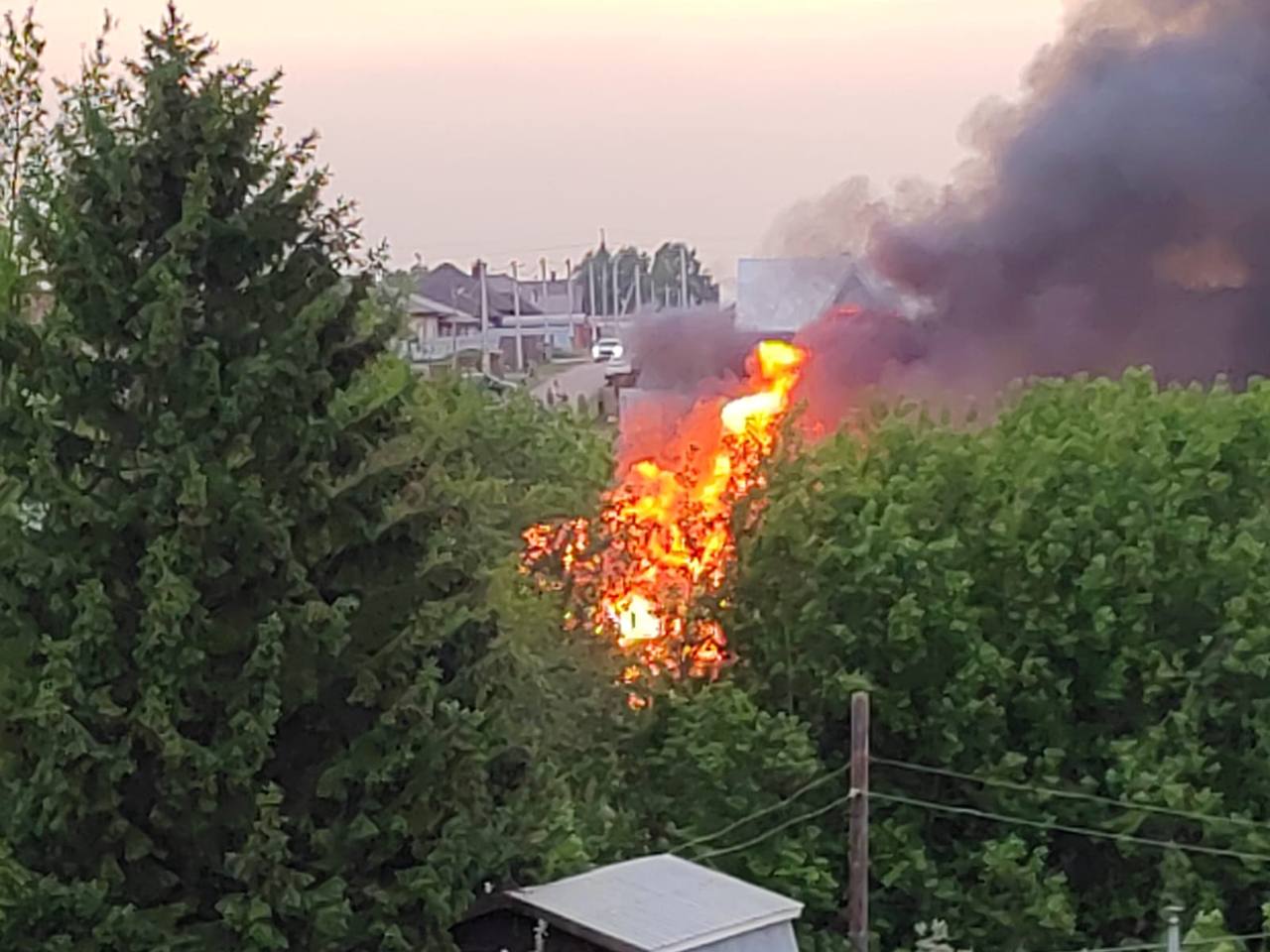 В СНТ под Набережными Челнами дотла сгорели дачный дом и баня