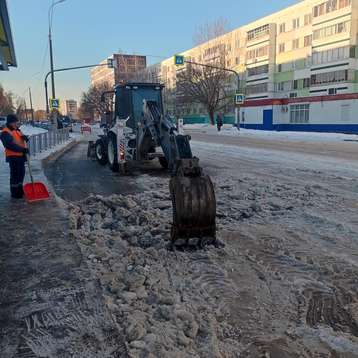 В уборке снега на дорогах Челнов задействованы 150 единиц техники и 120  рабочих