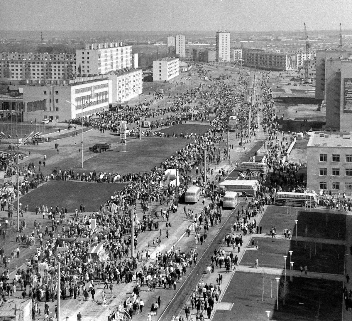 История Набережных Челнов: рассказываем, как в автограде праздновали  Первомай, начиная с 1930 годов (фото)