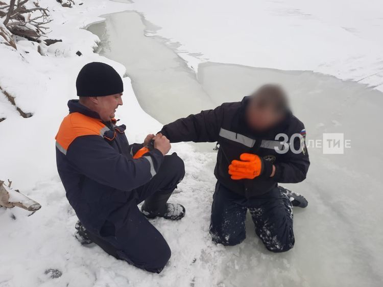В&nbsp;Челнах спасатели вытащили провалившегося под лед лыжника