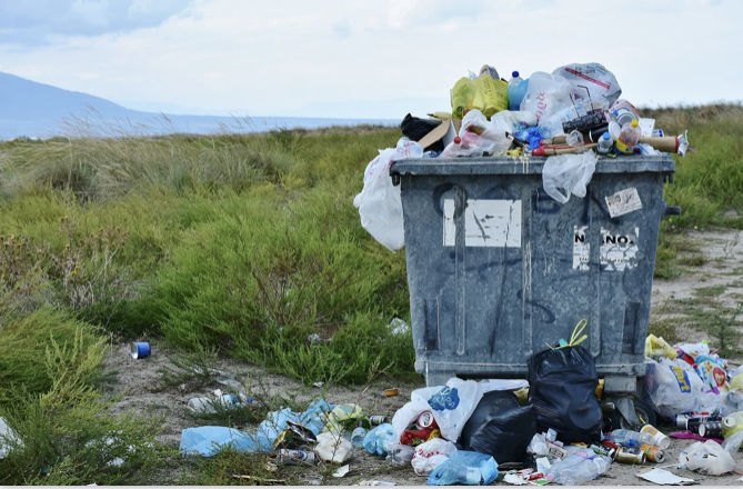 Жители одноподъездных многоэтажек Челнов пожаловались на кучи мусора