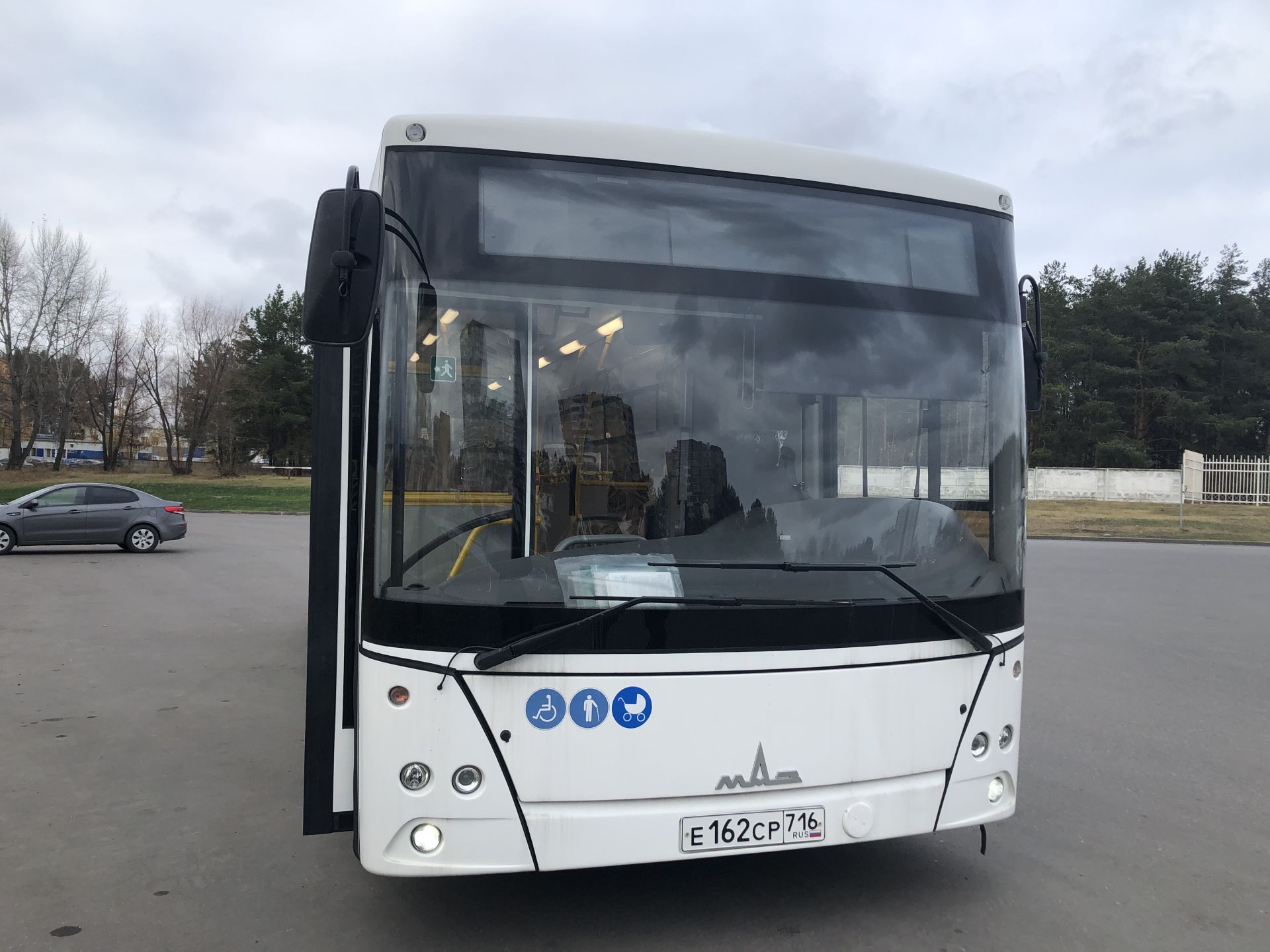 В Челны доставили три новых больших автобуса