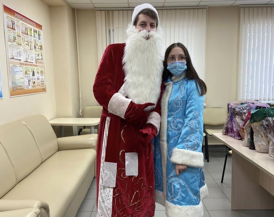 В Челнах Дед Мороз со Снегурочкой посетили КДМЦ