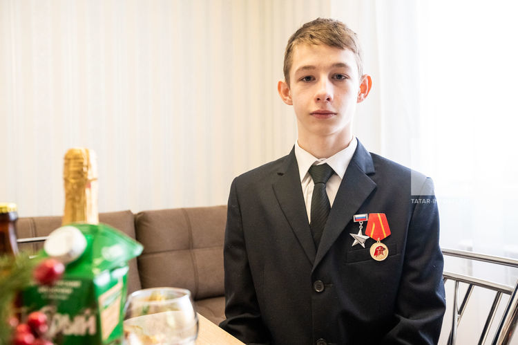 14-летнему подростку из Татарстана, спасшему на пожаре братьев, подарили новый дом на Новый год