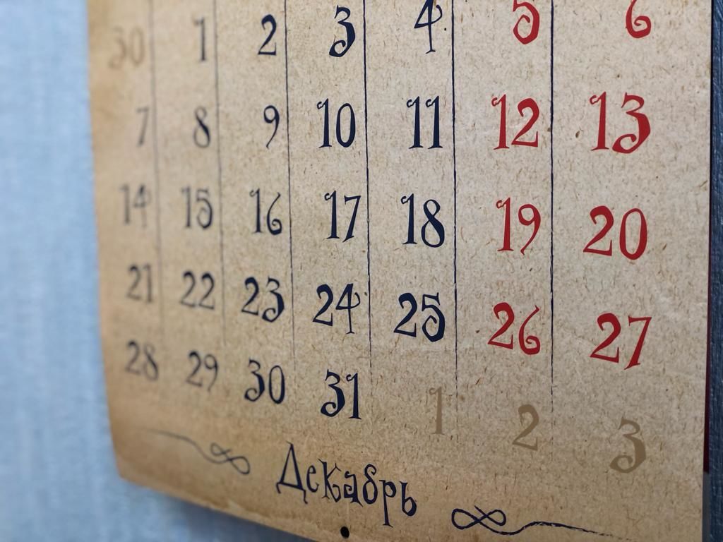 Набережночелнинский крановый завод представил очередной «голый» календарь