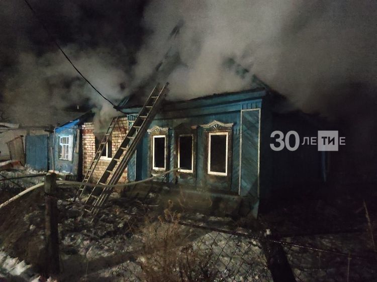 Три человека стали жертвами пожара в&nbsp;частном доме в&nbsp;Татарстане