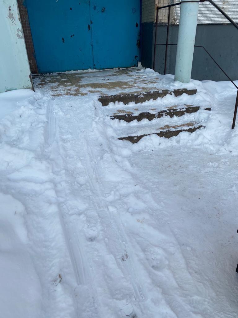 По колено в снегу: жители 52 комплекса Челнов недовольны работой управляющей компании
