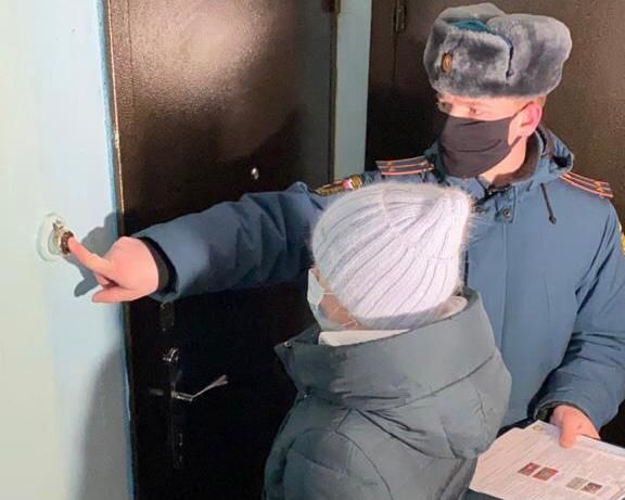 Сотрудники МЧС Челнов провели очередной рейд в рамках месячника безопасности в жилье
