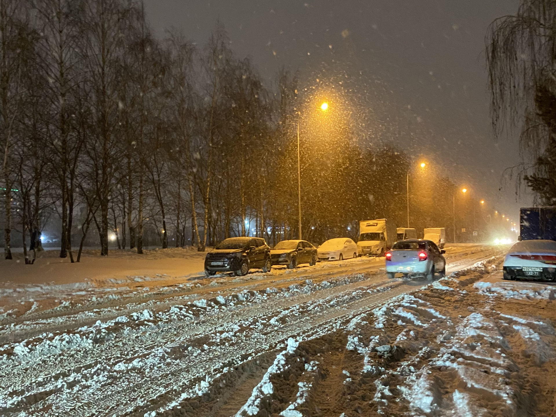 На дороги Челнов выпустили 86 единиц снегоуборочной техники