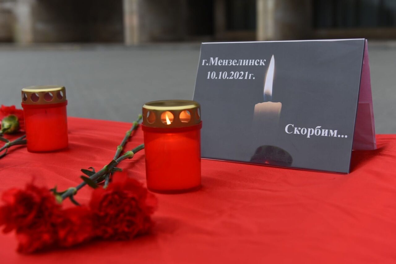 У здания администрации Челнов организован мемориал в память о погибших