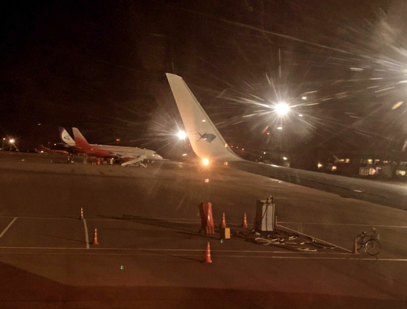 На борту самолета, который совершил экстренную посадку в Бегишево, находились хоккеисты «Амура»