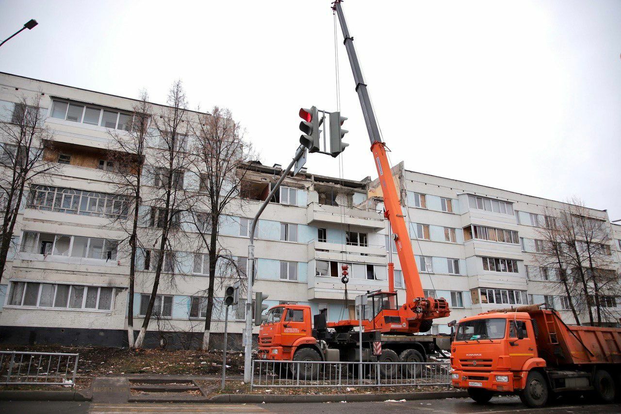 Наиль Магдеев лично оценил ущерб в разрушенном от взрыва газа 11 подъезде в доме 48/20