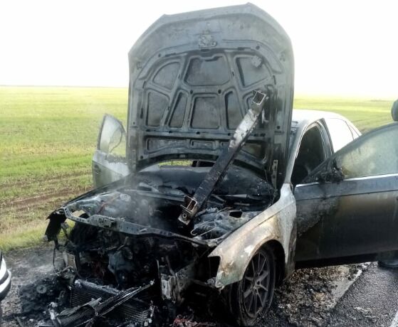 В Татарстане на трассе загорелась Audi