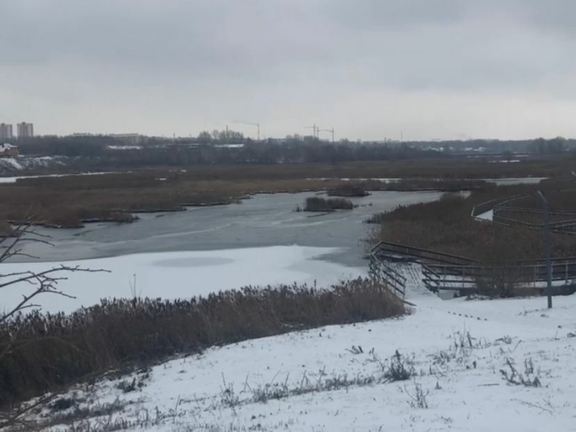 Жители Челнов открыли сезон зимней рыбалки на тонком льду