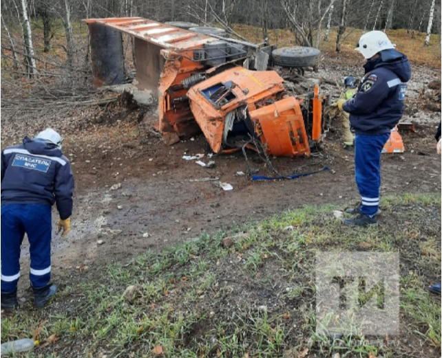 В РТ грузовое авто «КАМАЗ» вылетело с дороги в кювет