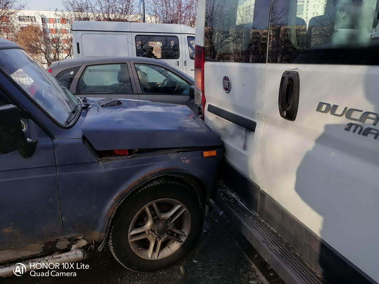 В Челнах пьяный водитель устроил ДТП с микроавтобусом