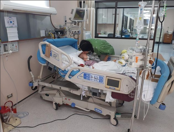 Казанская девочка, на которую упал стол в Таиланде, пришла в&nbsp;себя и&nbsp;начала самостоятельно дышать