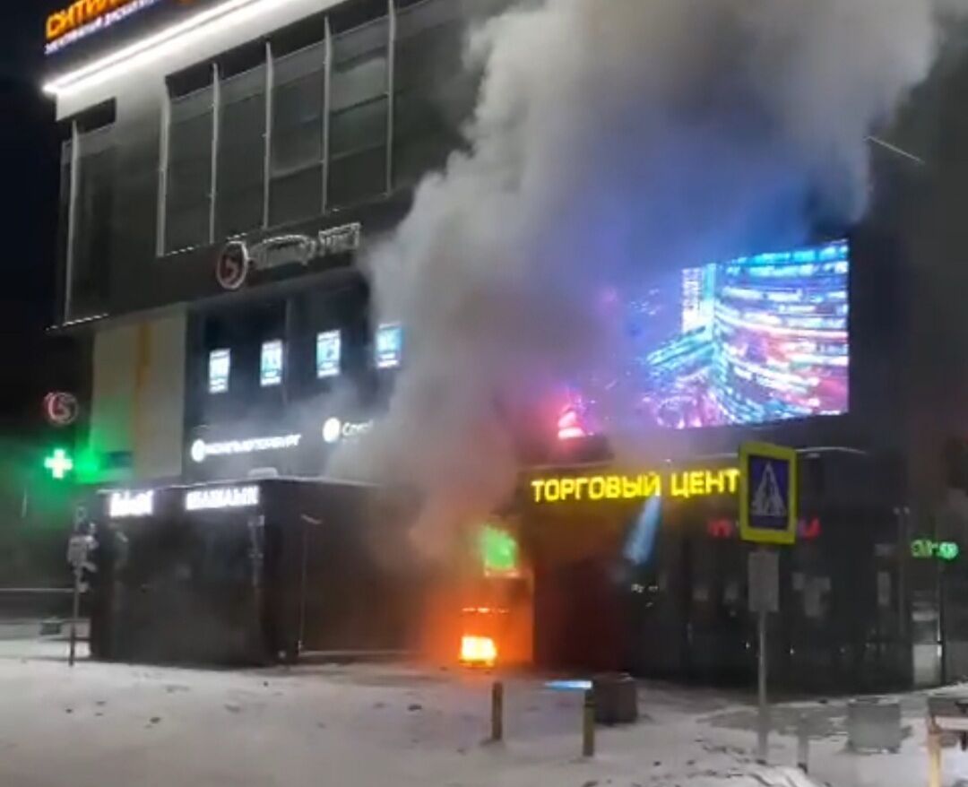 В торговом центре в Челнах произошел пожар