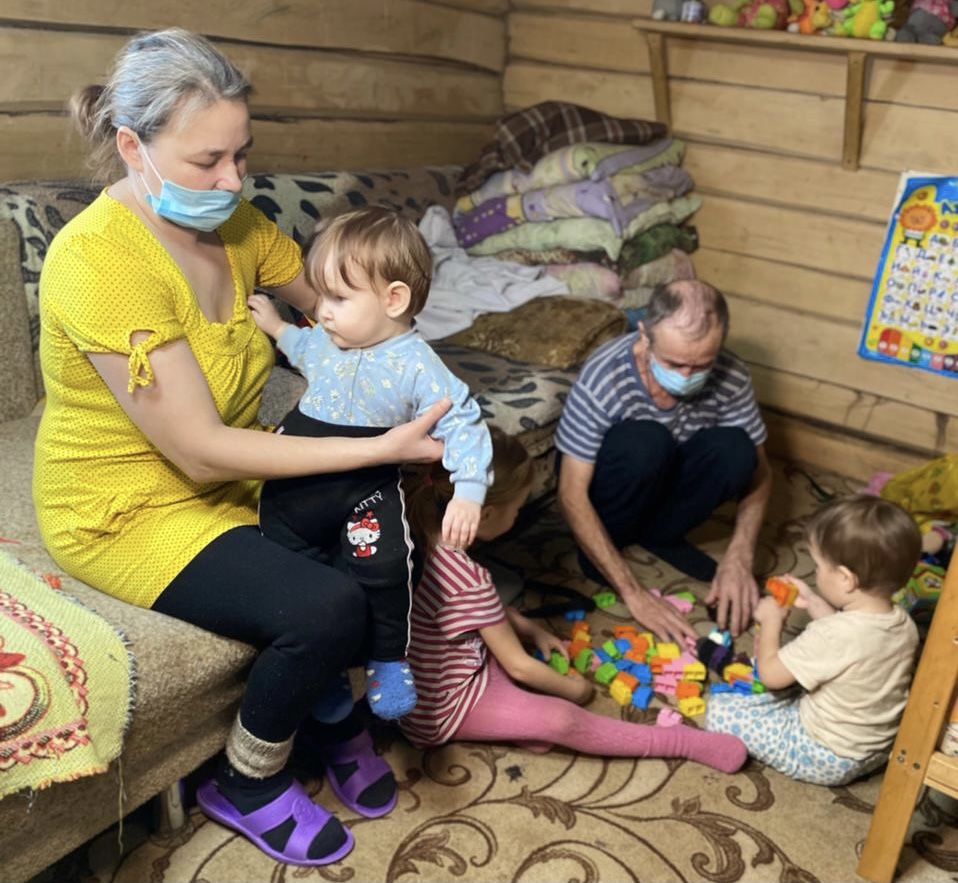 Многодетная семья из&nbsp;Менделеевского района вынуждена шестой год ютиться в&nbsp;маленькой бане