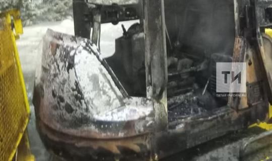 В Челнах горел автомобиль-погрузчик