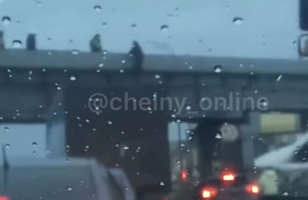 В Челнах полицейские спасли парня, который пытался сброситься с моста
