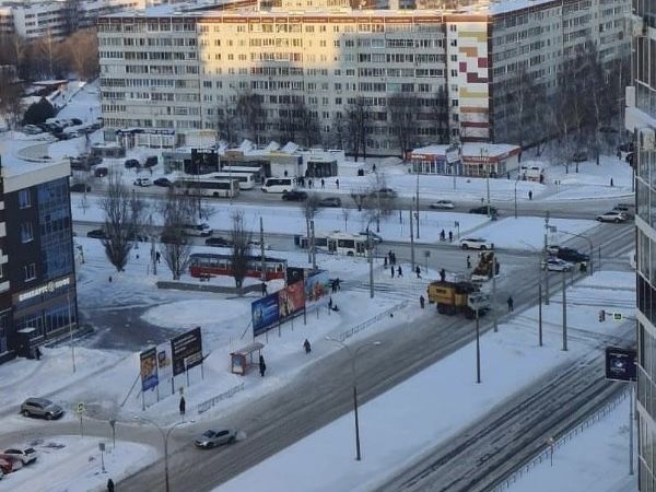 Соцсети: В Челнах приостановили движение трамваев на Сююмбике и Вахитова из-за обрыва сетей