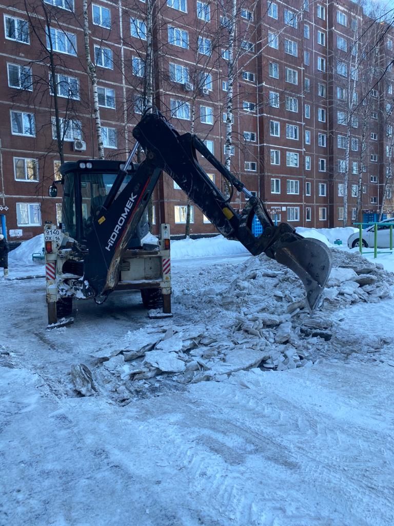 Весна встречает снегопадом: справляются&nbsp;ли коммунальные службы Челнов с&nbsp;уборкой дорог и&nbsp;местных проездов от&nbsp;снега