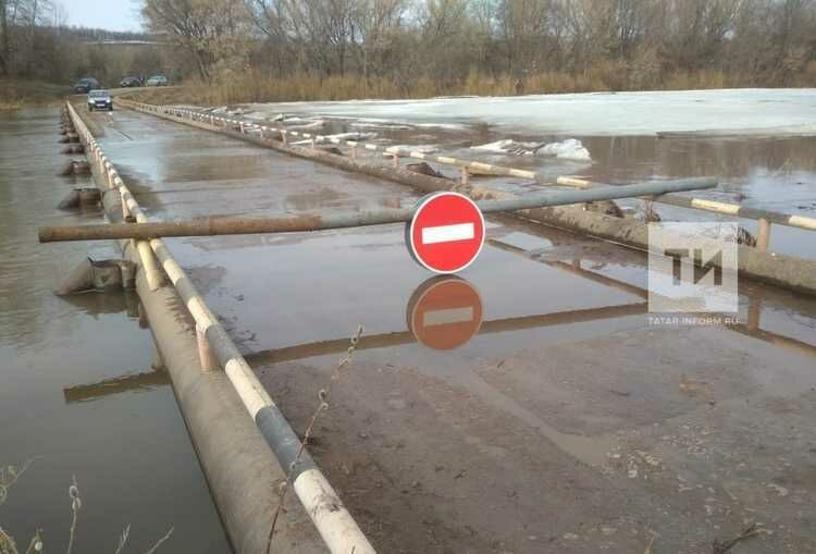 На&nbsp;реке&nbsp;Ик в&nbsp;Татарстане подтопило мост