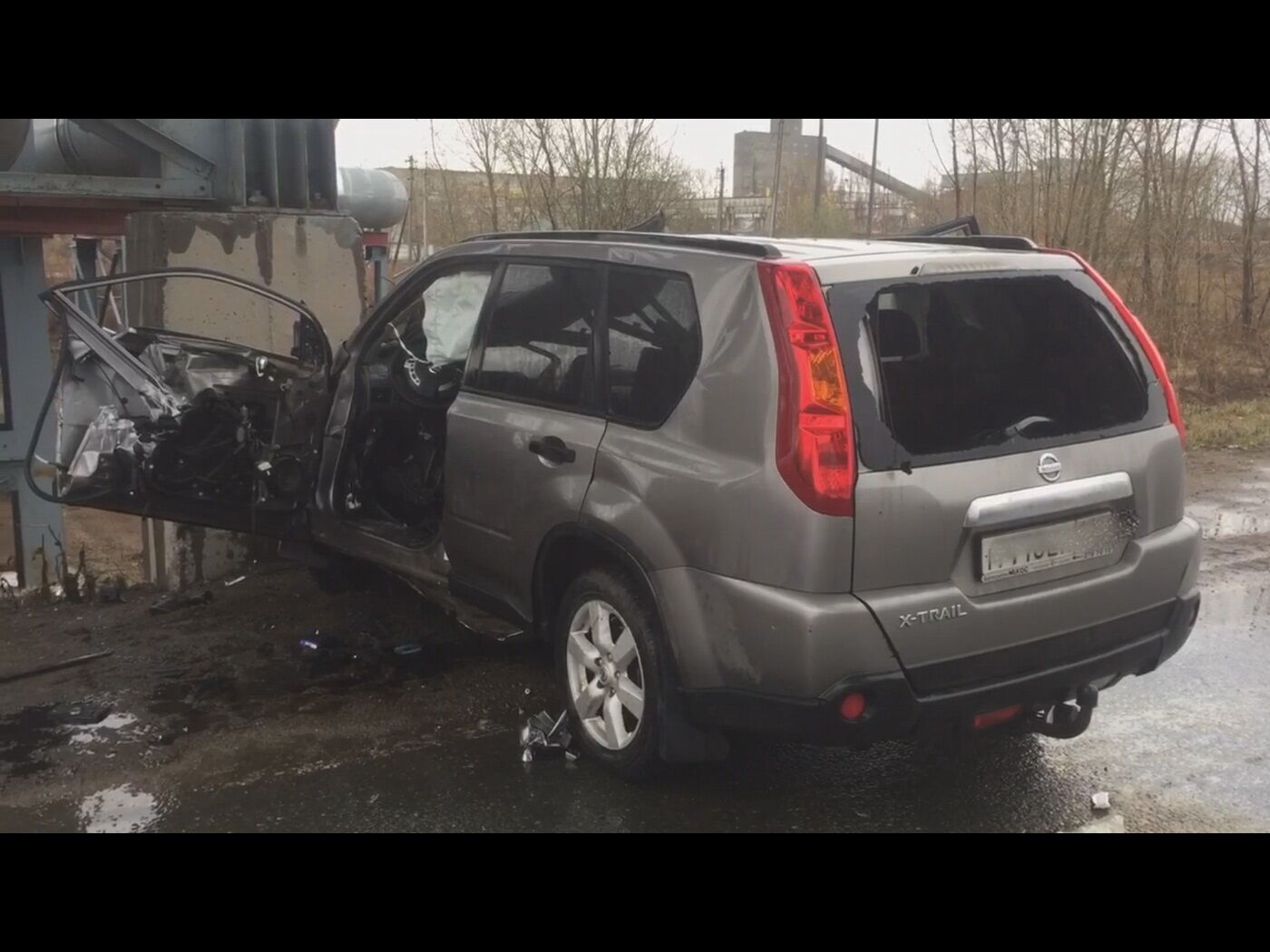 В&nbsp;Челнах водитель  Nissan X-Trail врезался в опору теплотрассы и погиб на месте