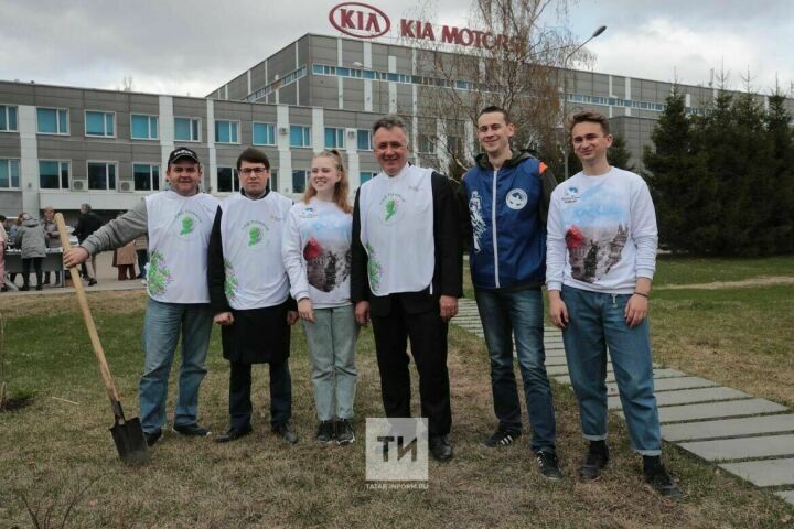 В&nbsp;память о&nbsp;фронтовиках-журналистах в&nbsp;сквере&nbsp;им. Табеева Казани высадили деревья