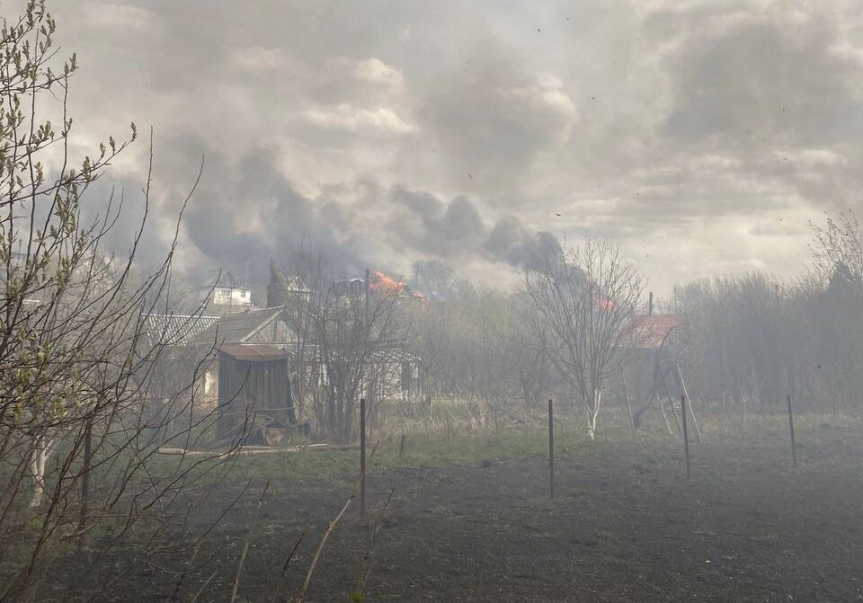В Челнах крупный пожар произошел в СНТ «Кама»