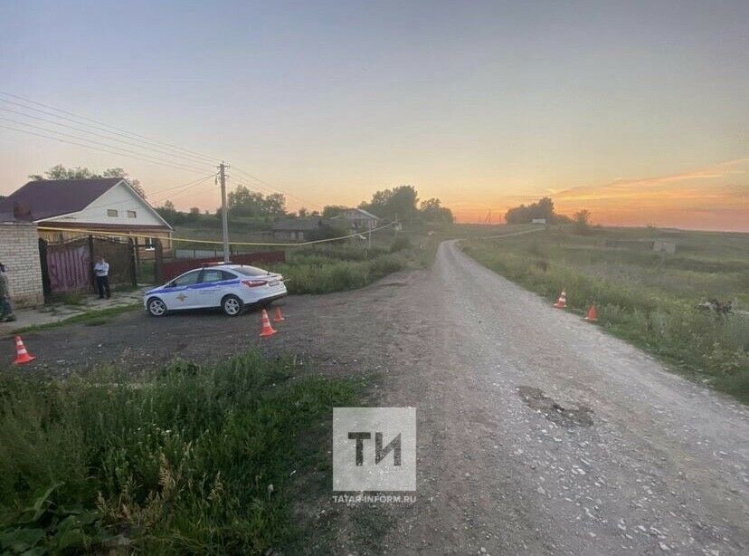В Татарстане в одном из районов перевернулся трактор