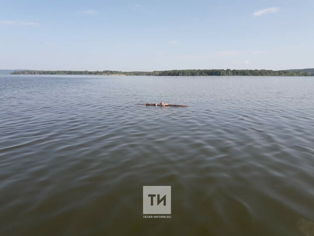 В Татарстане 53-летний мужчина подрался с друзьями и уплыл от них, позже его нашли спасатели