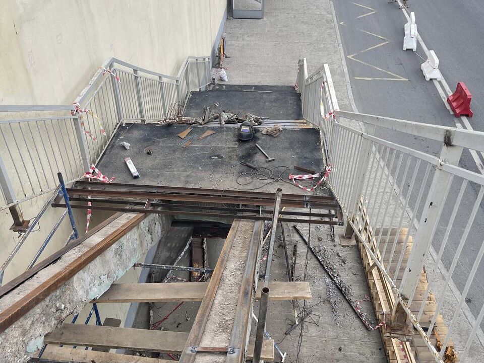 В&nbsp;Челнах продолжается ремонт лестниц на&nbsp;остановке «Проспект Вахитова»