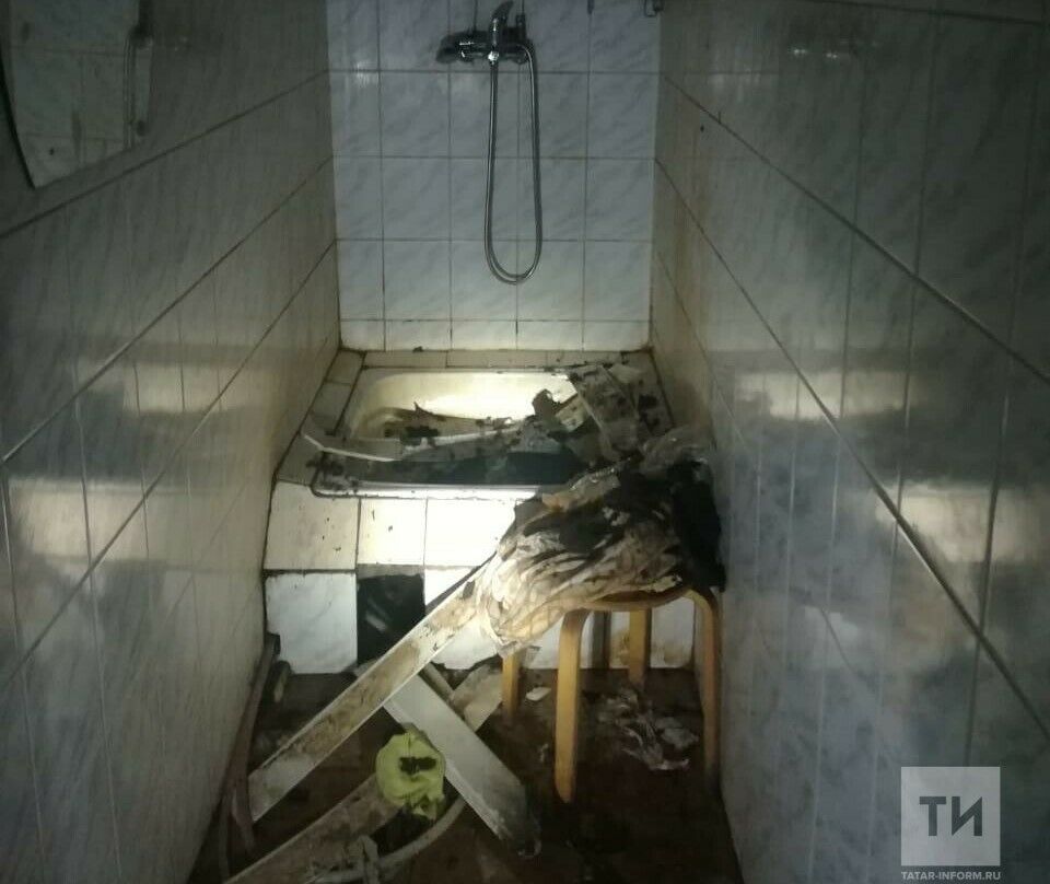 В Казани пожарные тушили огонь на хлебном заводе