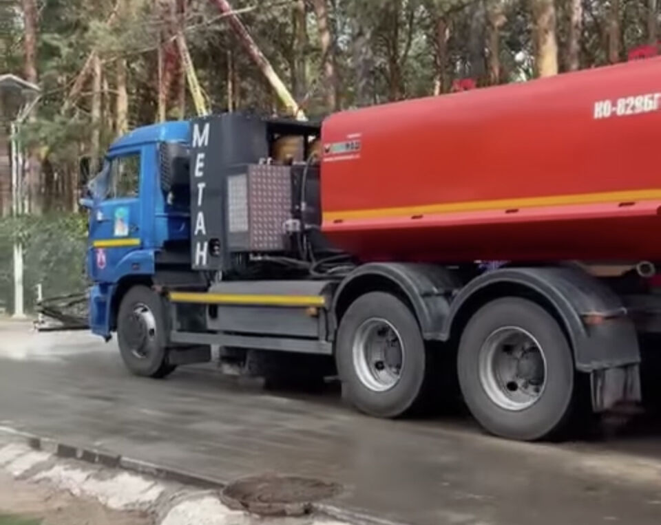 В Челнах из-за аномально жаркой погоды начали проливать лесопарковые зоны