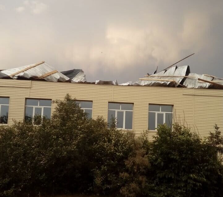 В&nbsp;Татарстане с&nbsp;2-х школ сильным ветром частично сорвало крышу