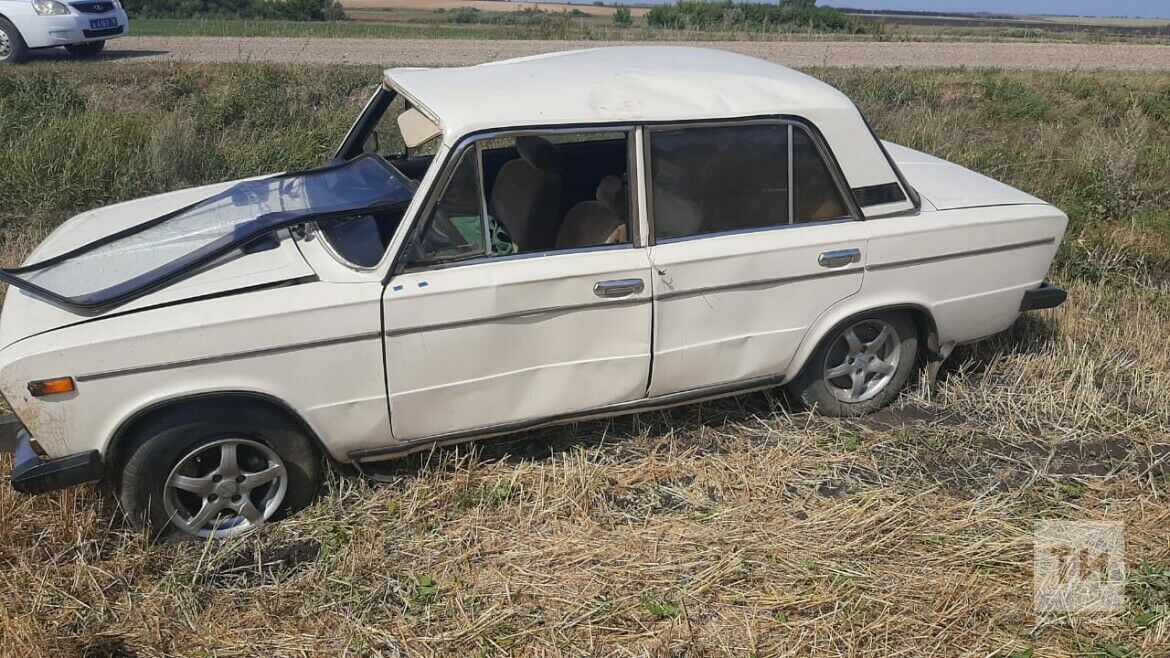 Пожилой водитель попал в аварию под Челнами, после чего сам добрался до больницы на попутке