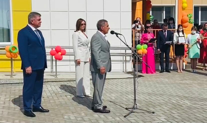 В Челнах Президент РТ Рустам Минниханов открыл детский сад «Лучики»