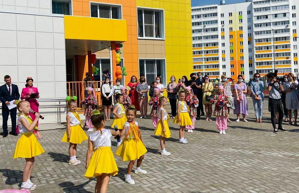 В Челнах Президент РТ Рустам Минниханов открыл детский сад «Лучики»
