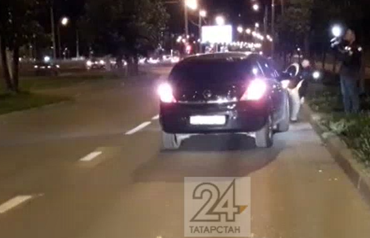 В Казани водитель сбежал после наезда на девушку