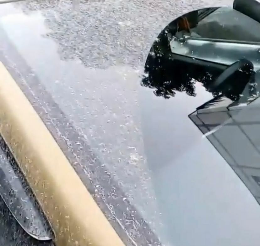 Челнинские водители пожаловались в соцсетях на образовавшийся белый налет на машинах