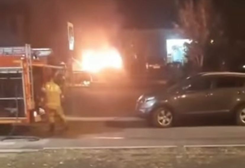 В Челнах на парковке рядом с магазином сгорела машина