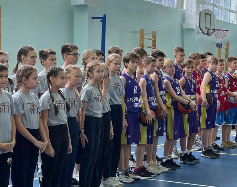 В Набережных Челнах состоялось открытие обновленного спортзала в гимназии №77
