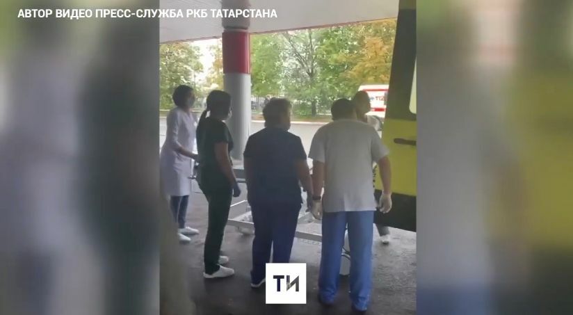 В РКБ доставили пострадавших в ДТП с микроавтобусом на трассе в Татарстане
