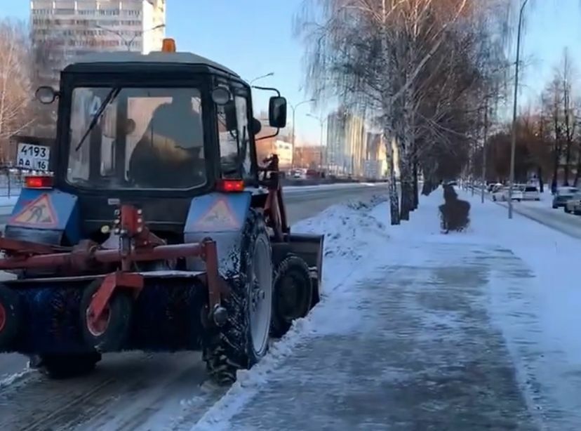 Коммунальщикам Челнов поручено убирать снег в течение двух суток