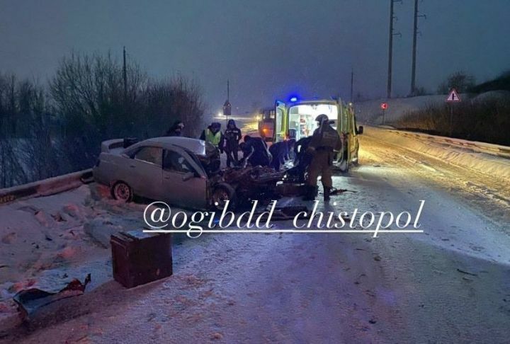 В&nbsp;Татарстане на&nbsp;трассе лоб в&nbsp;лоб столкнулись легковушка и&nbsp;автобус, скончался водитель авто