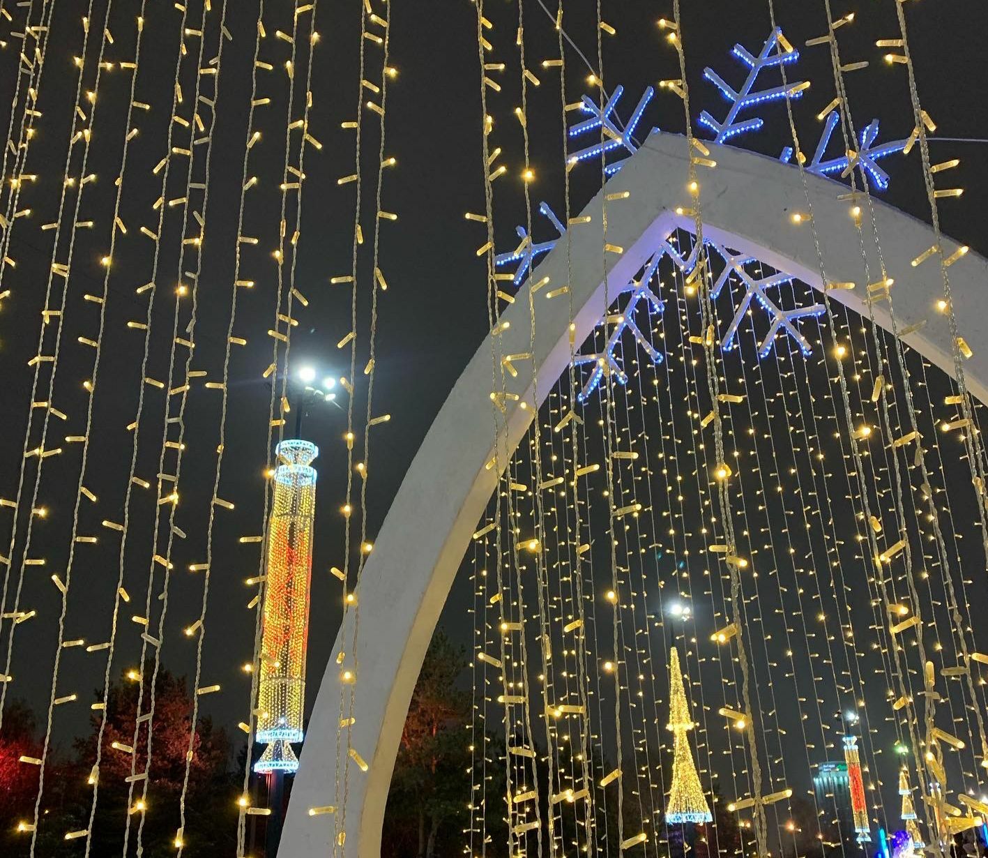 В Челнах 17 января начнут разбирать новогоднюю иллюминацию на площади Азатлык
