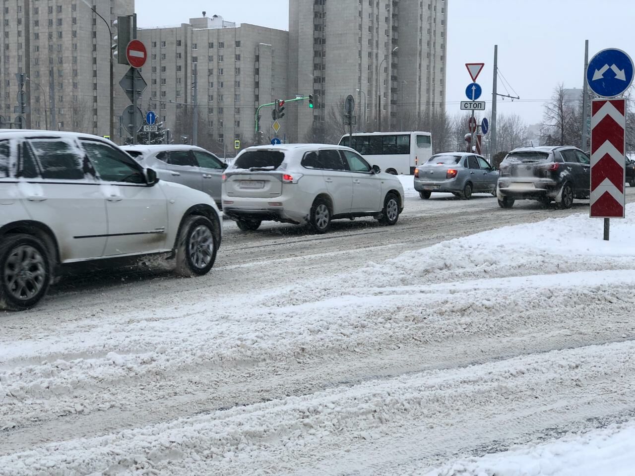 Скользко и снежно: на Татарстан обрушилась сильная метель